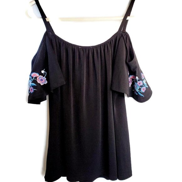 𝅺WOMEN'S Black Top with Floral Embroidery, Summer Party Blouse, Size M - Picture 4 of 5